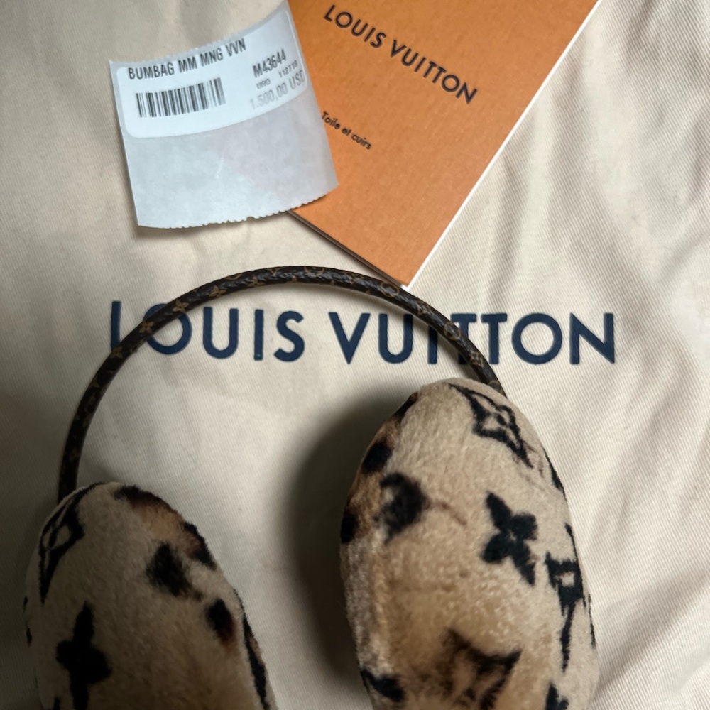 LOUIS VUITTON Leopard Faux fur Earmuffs. - Picture 4 of 6